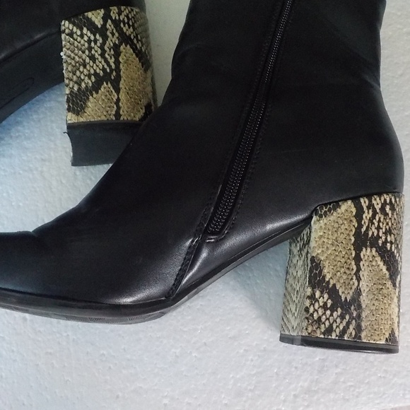 Andrew Geller Black Ankle Boots - Picture 9 of 10